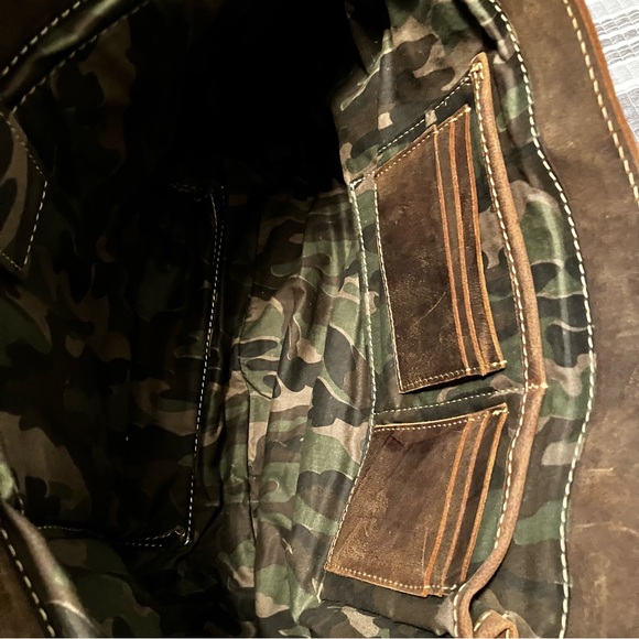 Jack George’s Voyager Arizona Buffalo Leather Messenger Bag - Picture 7 of 13